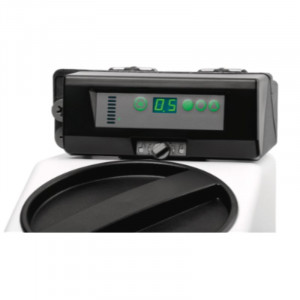 Vedenpehmennin yhteen ammattikäyttöön tarkoitettuun laitteeseen